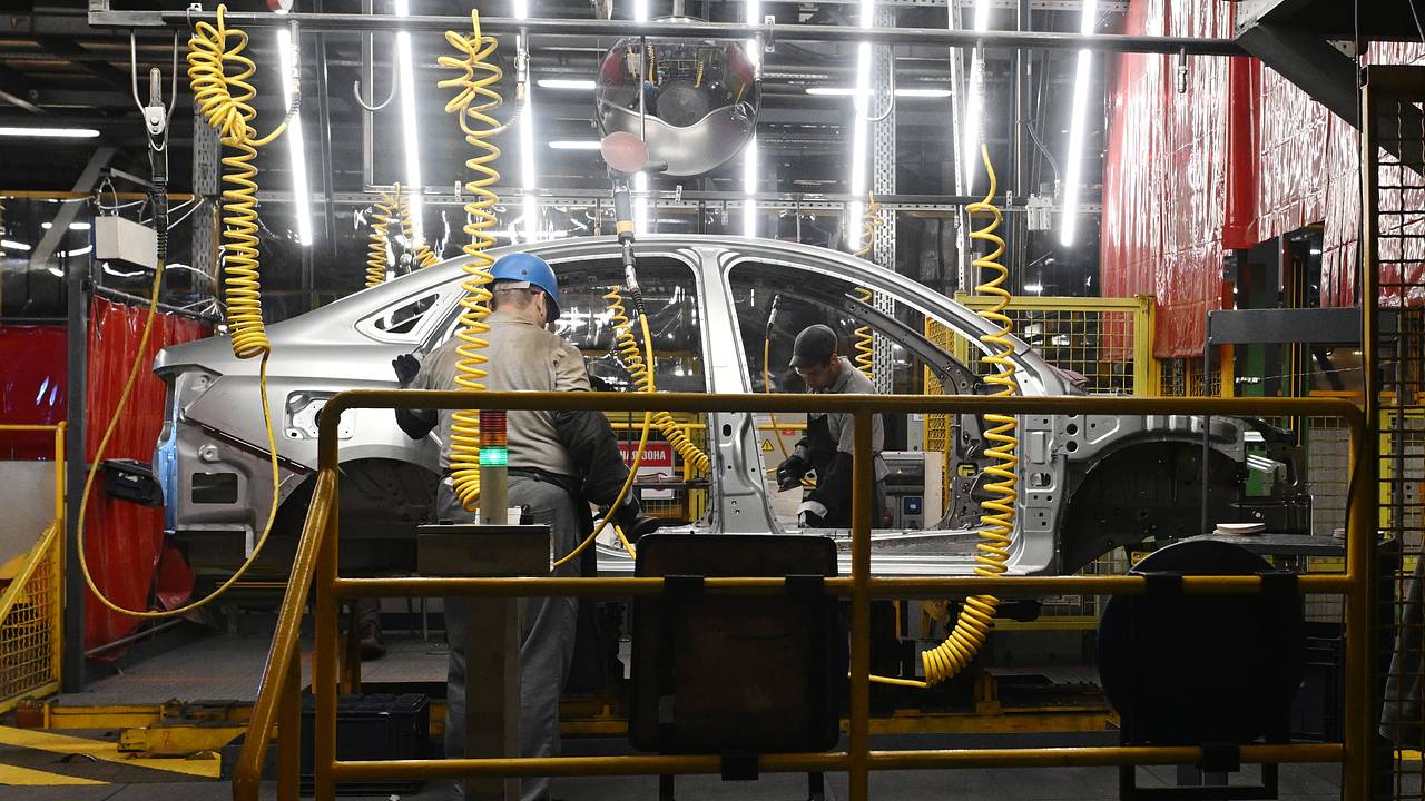 Российский автопроизводитель спрогнозировал резкое падение продаж Российский автопроизводитель спрогнозировал резкое падение продаж