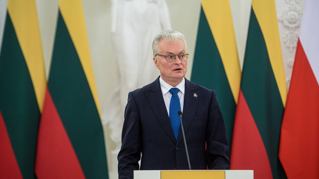 Объяснено отсутствие флага у дома президента Литвы