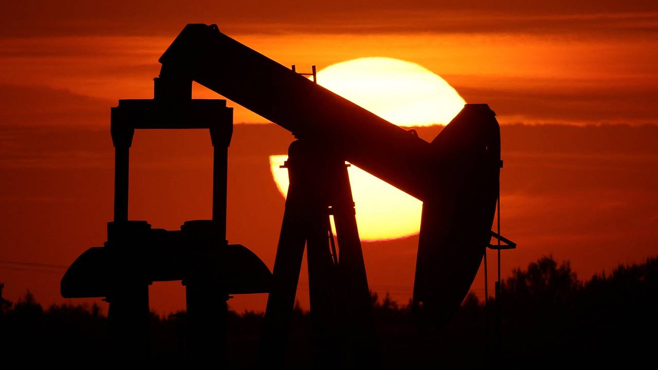 Мировые цены на нефть упали на фоне переговоров Ирана и США Мировые цены на нефть упали на фоне переговоров Ирана и США