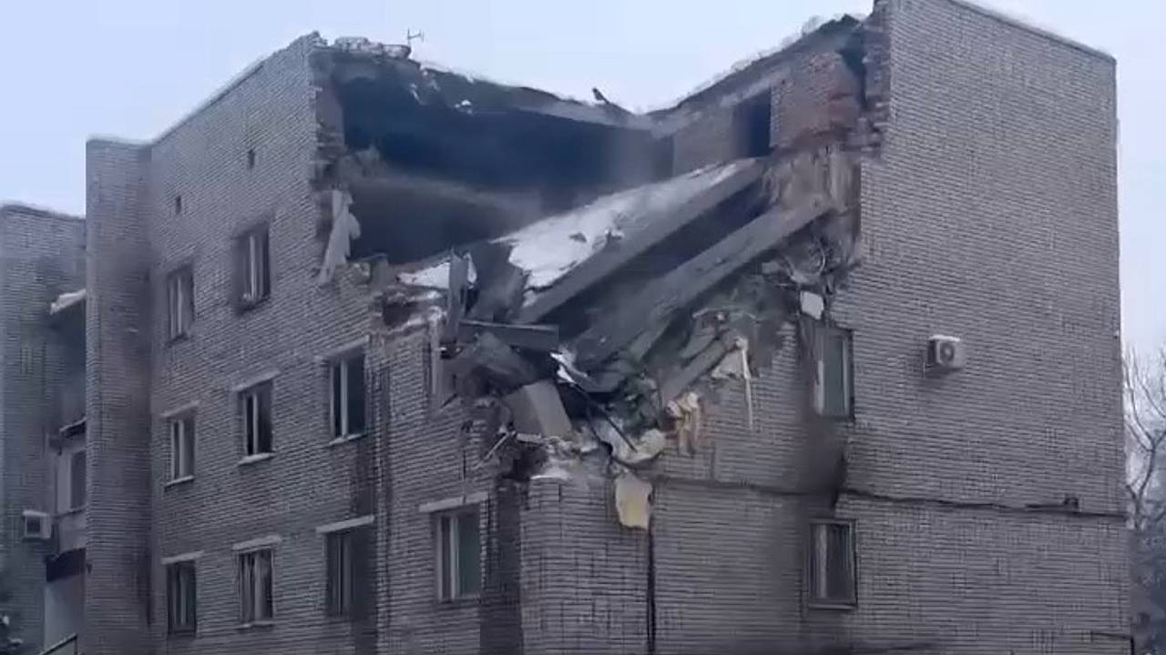 На месте взрыва в военной комендатуре под Петербургом нашли тела