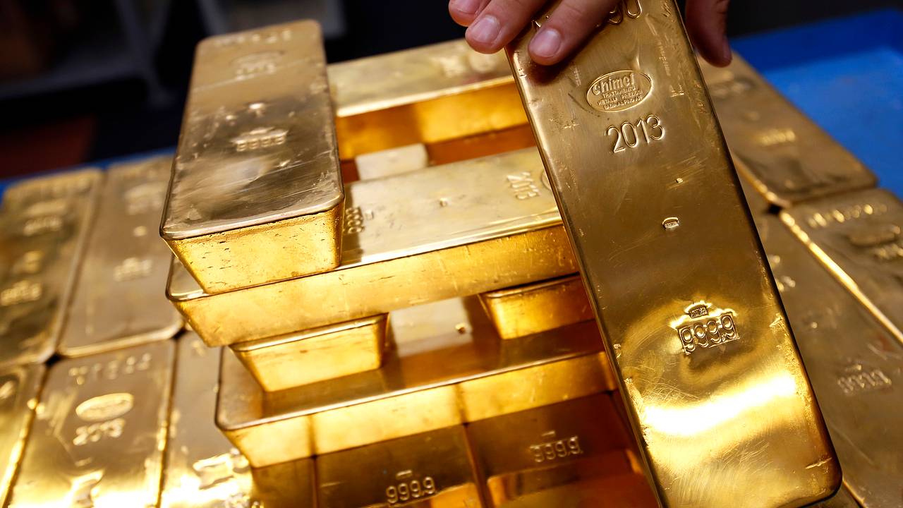 Мужчина случайно выбросил в мусор 20 золотых слитков