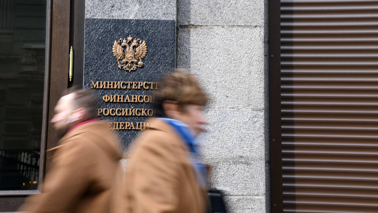 В России предложили ускорить повышение цен на иностранные товары