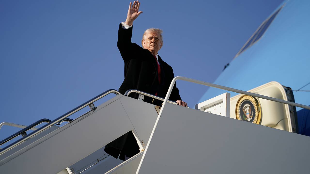 Правительственные самолеты США покрасят в любимые цвета Трампа