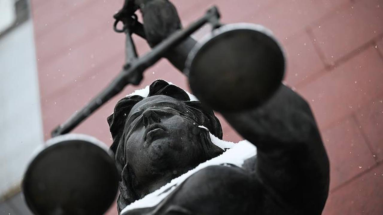 Желающий сбежать от полиции россиянин совершил еще несколько преступлений Желающий сбежать от полиции россиянин совершил еще несколько преступлений