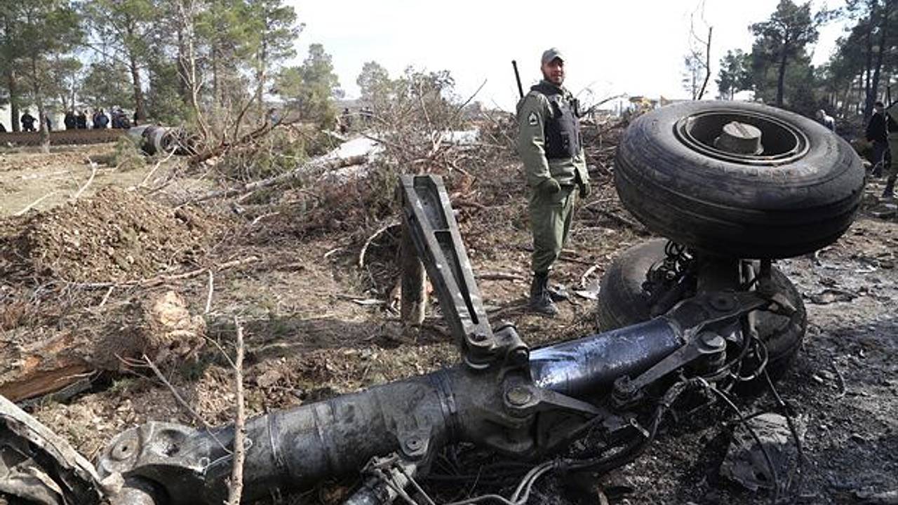 Военный самолет потерпел крушение в Иране