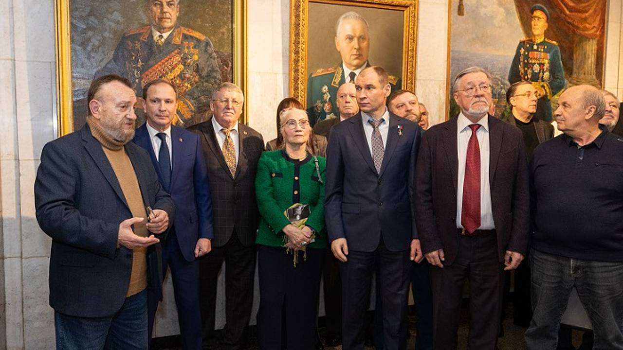 В Музее Победы открылась выставка «Золотые звезды» ко Дню защитника Отечества В Музее Победы открылась выставка «Золотые звезды» ко Дню защитника Отечества
