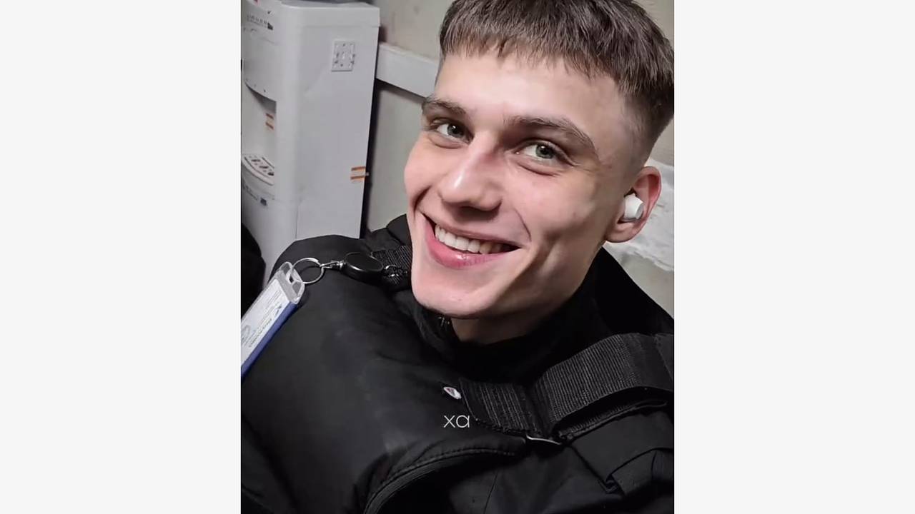 Внешность охранника аэропорта Внуково вызвала ажиотаж в сети