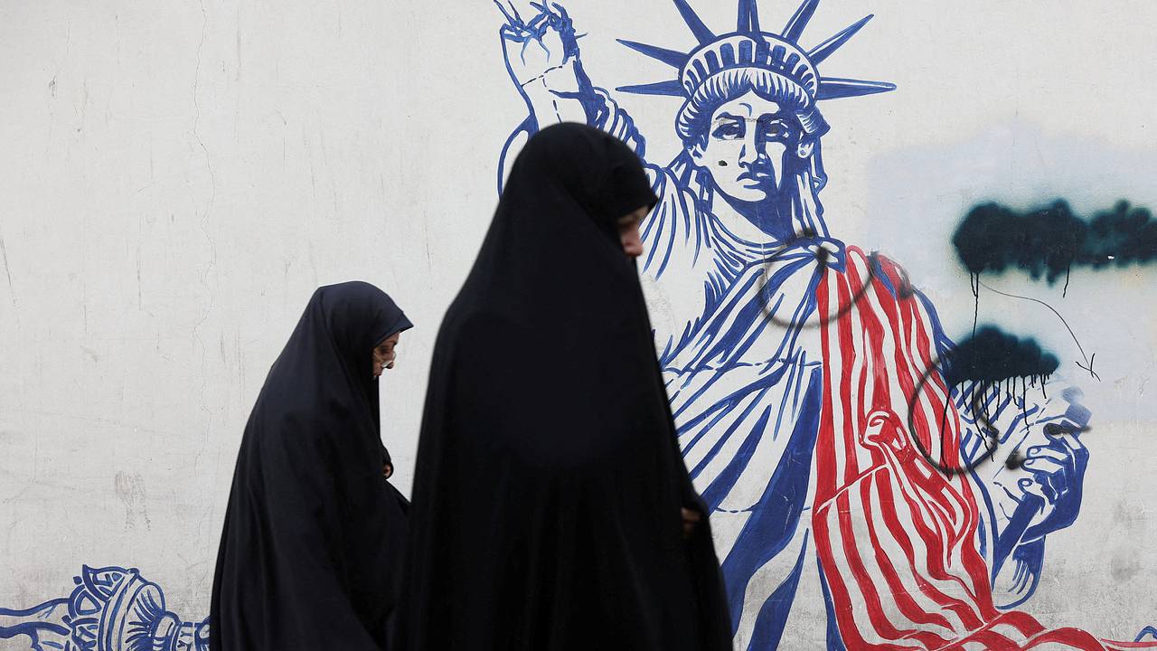 «Это дает США повод для атаки». Почему Трамп готов развязать новый конфликт и может ли в него вмешаться Россия?