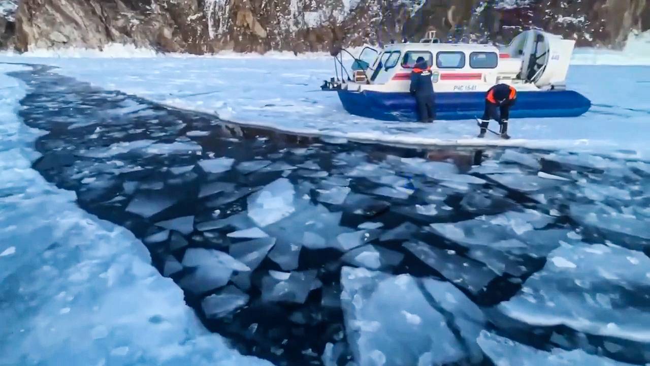 Установлены личности всех утонувших в машине на Байкале китайцев