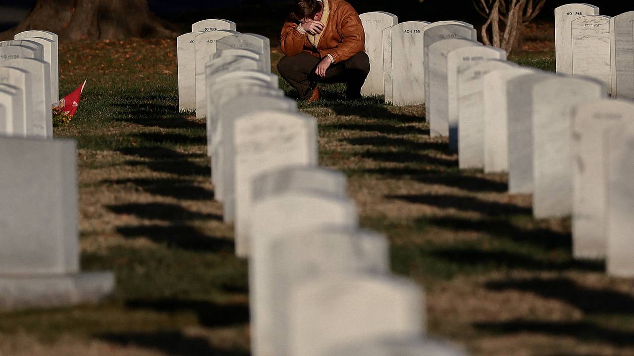 Ветераны в США ополчились на Трампа из-за испорченного вида на кладбище