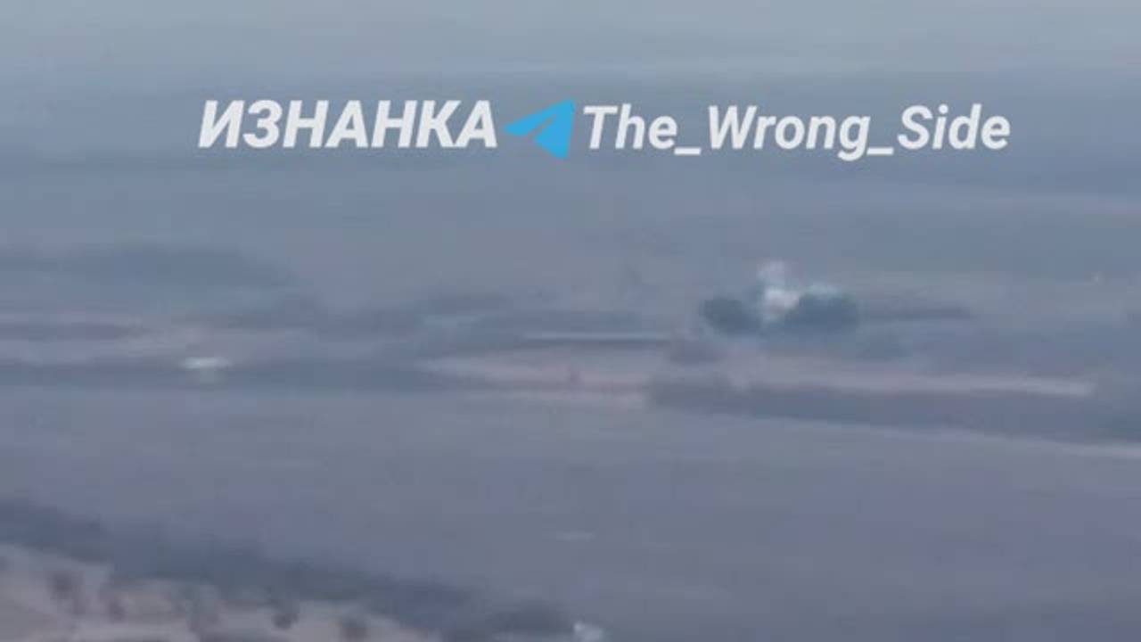 Появились кадры мощного удара ФАБ 500 по пункту дислокации ВСУ Появились кадры мощного удара ФАБ 500 по пункту дислокации ВСУ