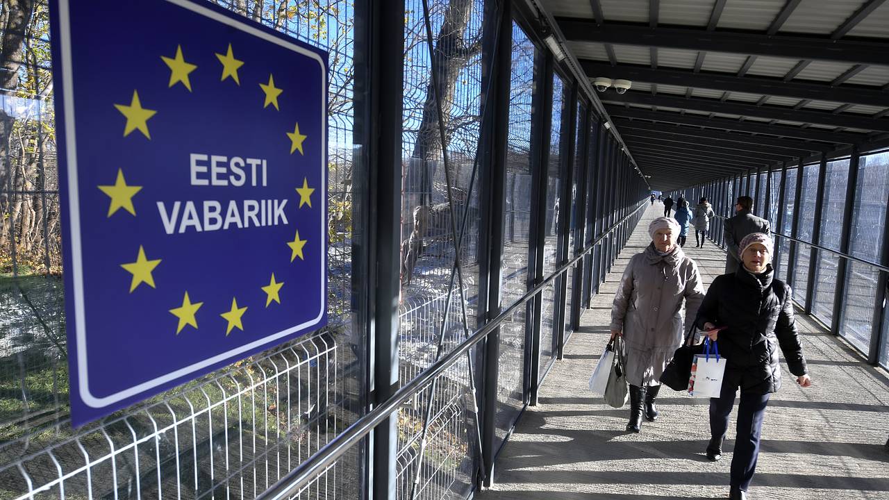 СМИ рассказали о девятичасовых очередях на границе Эстонии и России