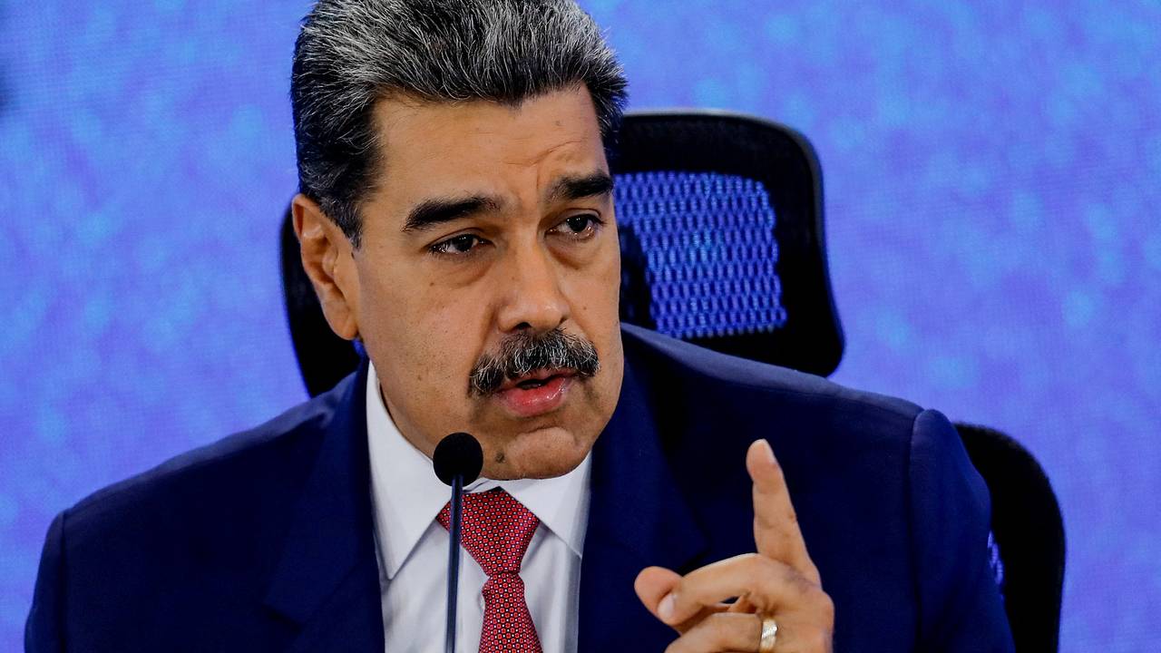 В МИД России призвали США освободить Мадуро и его жену