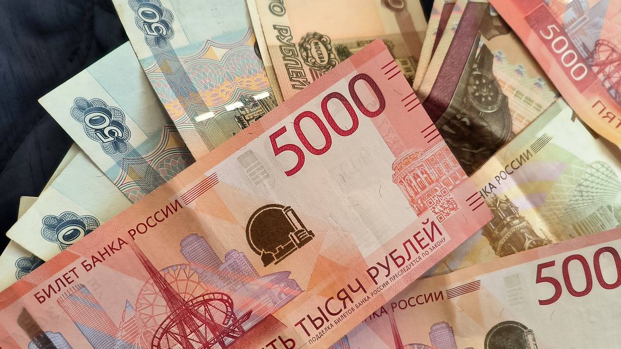 Ставки по вкладам в России опустились до минимума