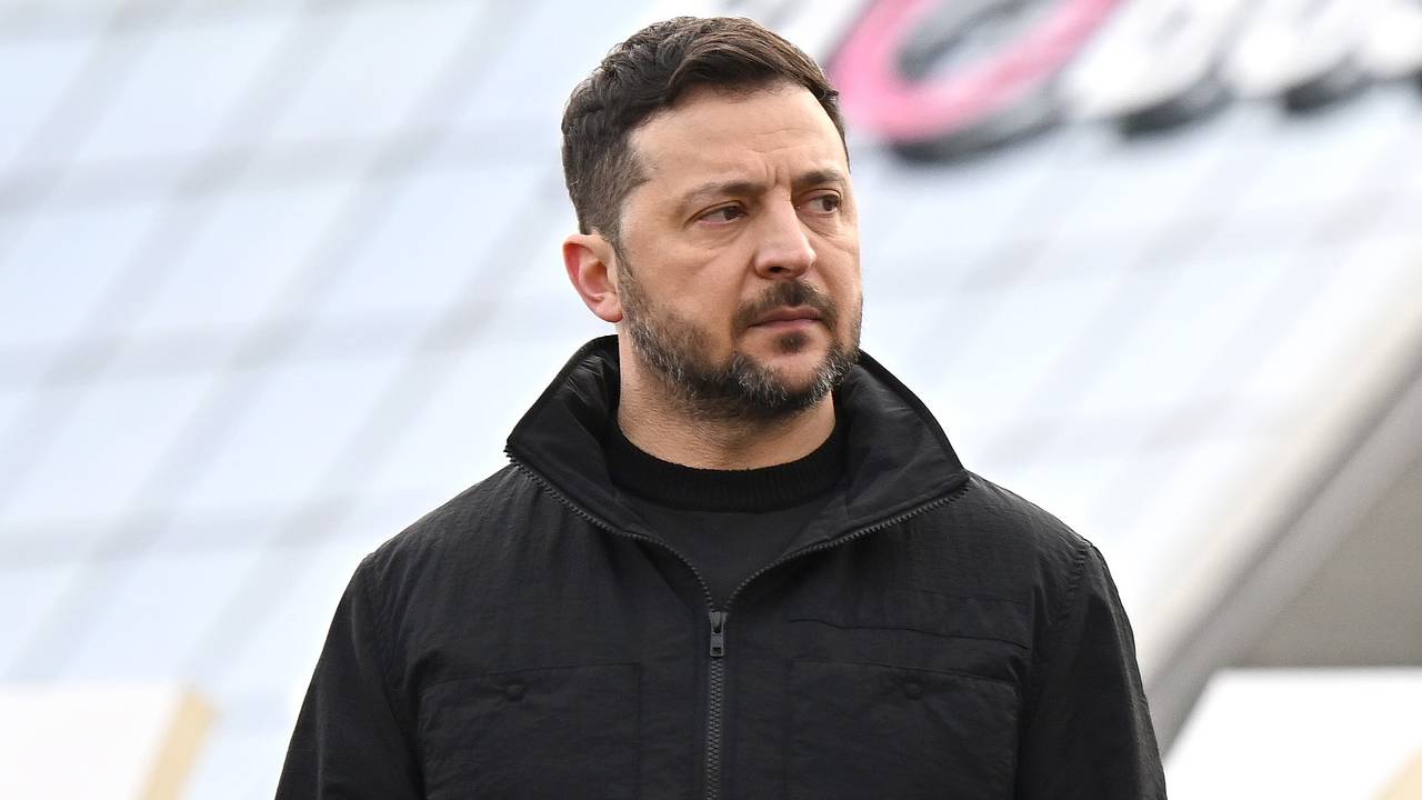 Зеленский прокомментировал критику Залужного фразой «я уважаю»