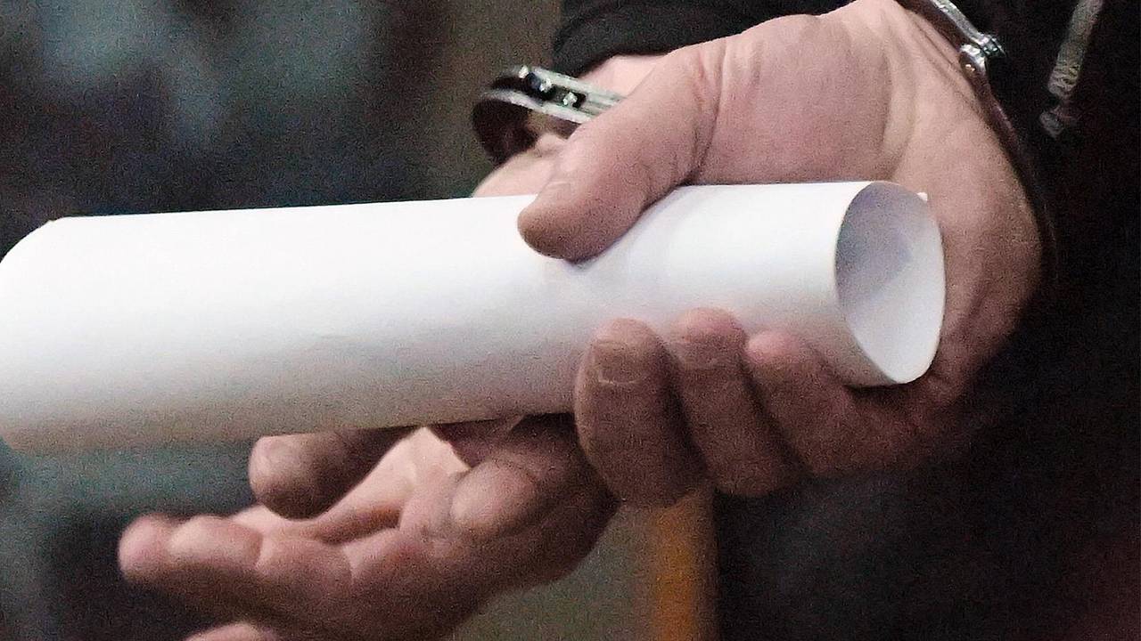 Прославленный подвигами советский ледокол обеспечили контрабандой