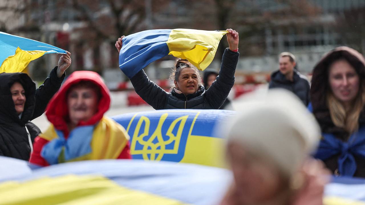 Украинцы попросили перестать называть их стойкими вслед за Зеленским Украинцы попросили перестать называть их стойкими вслед за Зеленским
