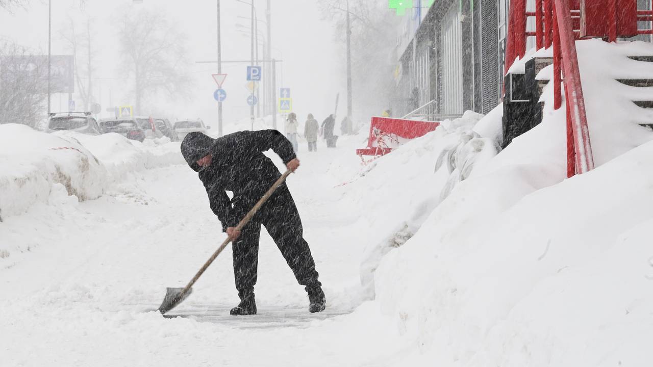Москву завалило снегом