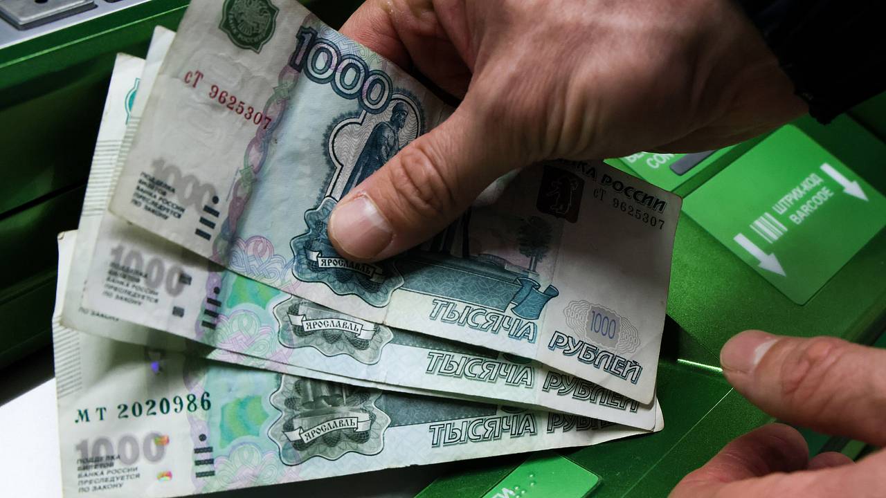Шансы рубля избежать обрушения оценили