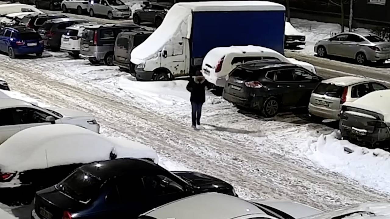 Двое россиян по заданию Украины собирались подорвать высокопоставленного офицера. Закладка бомбы под машину попала на видео