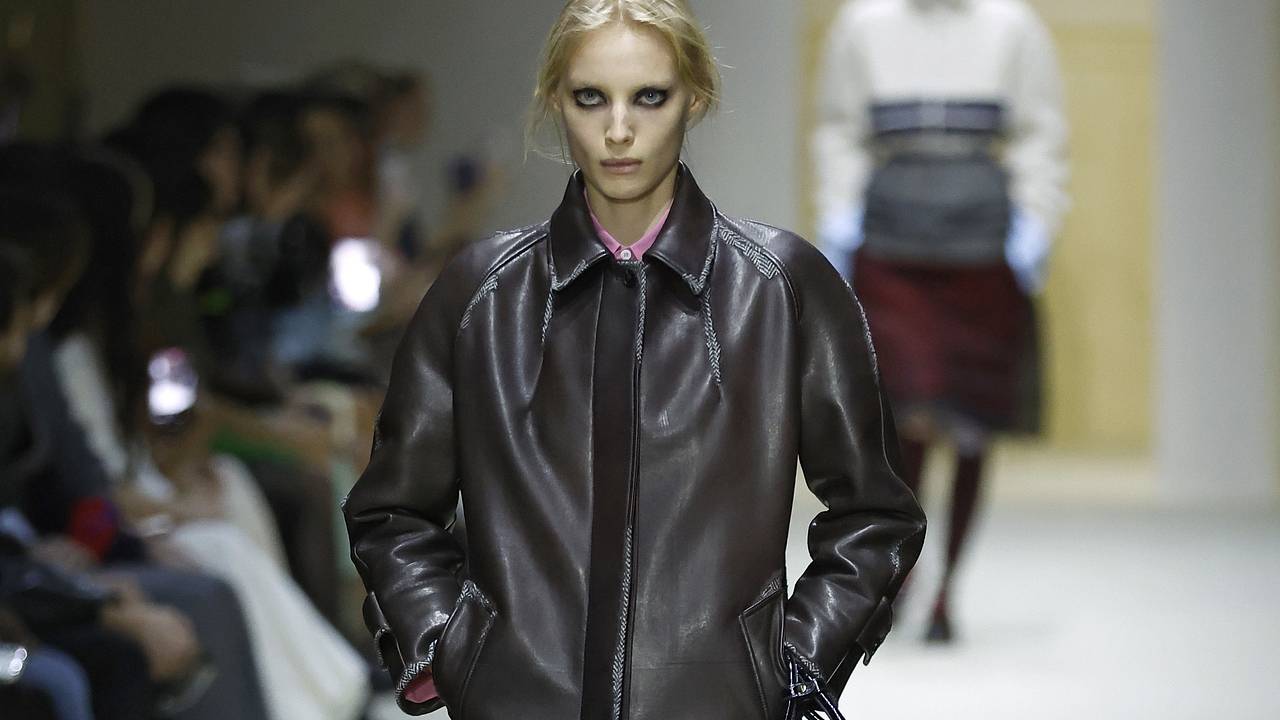 Российская модель прошлась по подиуму на показе Prada