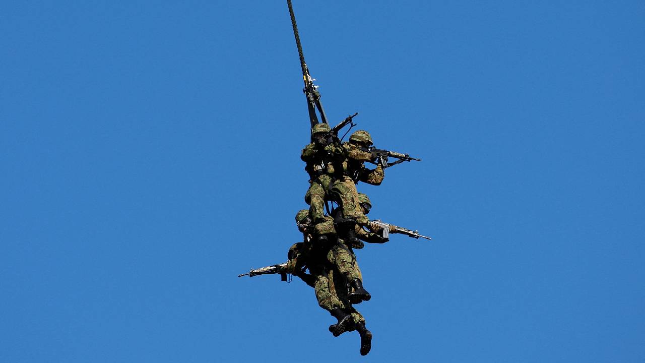 Десант из Британии и Франции готовится к «миротворческой миссии» на Украине. Они тренируются устраивать засады и уничтожать ПВО