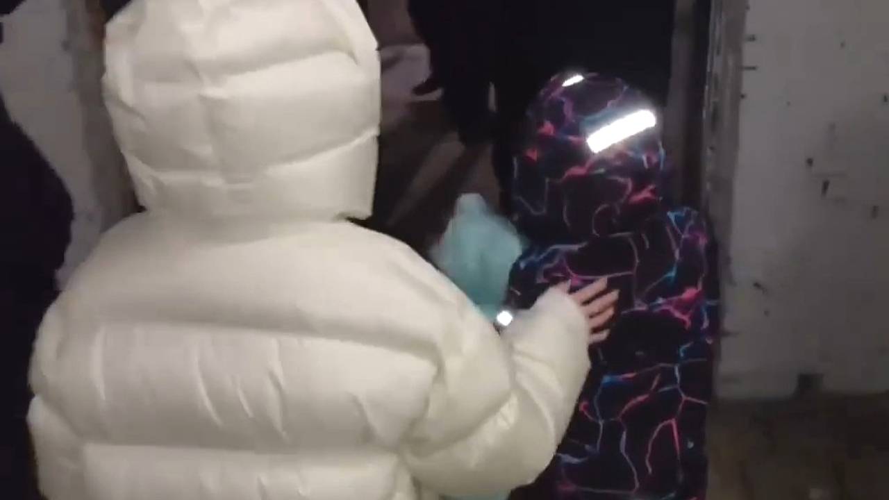 Пропавшую школьницу в Смоленске удерживали в 300 метрах от собственного дома. Что известно о похищении и подозреваемом?