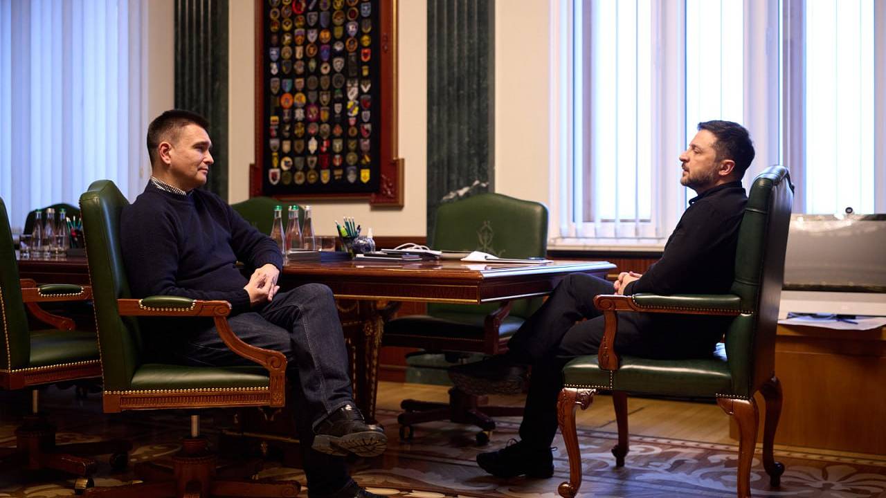 Зеленский сделал предложение министру из команды Порошенко Зеленский сделал предложение министру из команды Порошенко