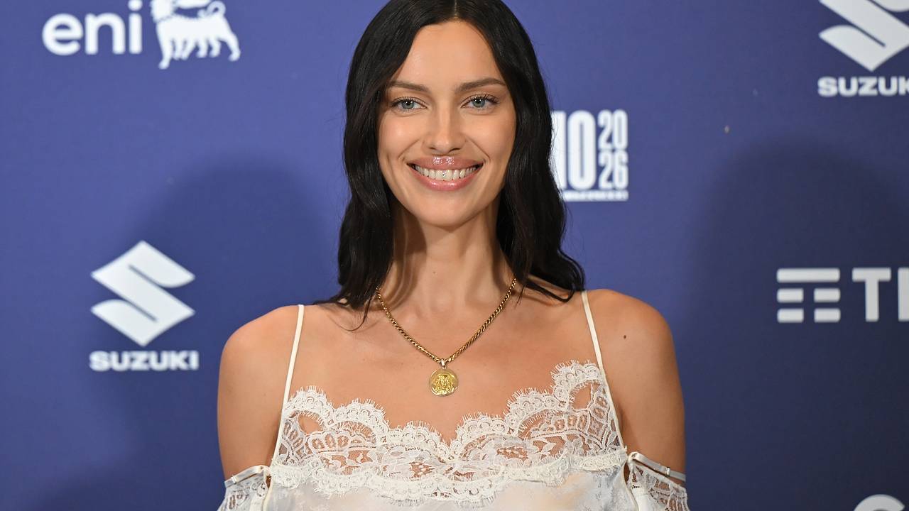 Ирина Шейк вышла в свет с бриллиантом на зубах