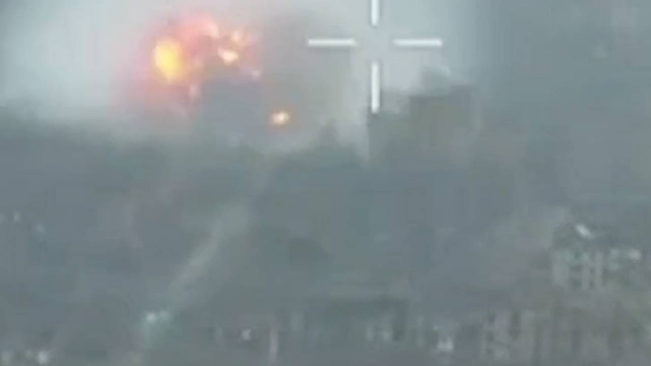 Удар трехтонной авиабомбы по позиции ВСУ попал на видео