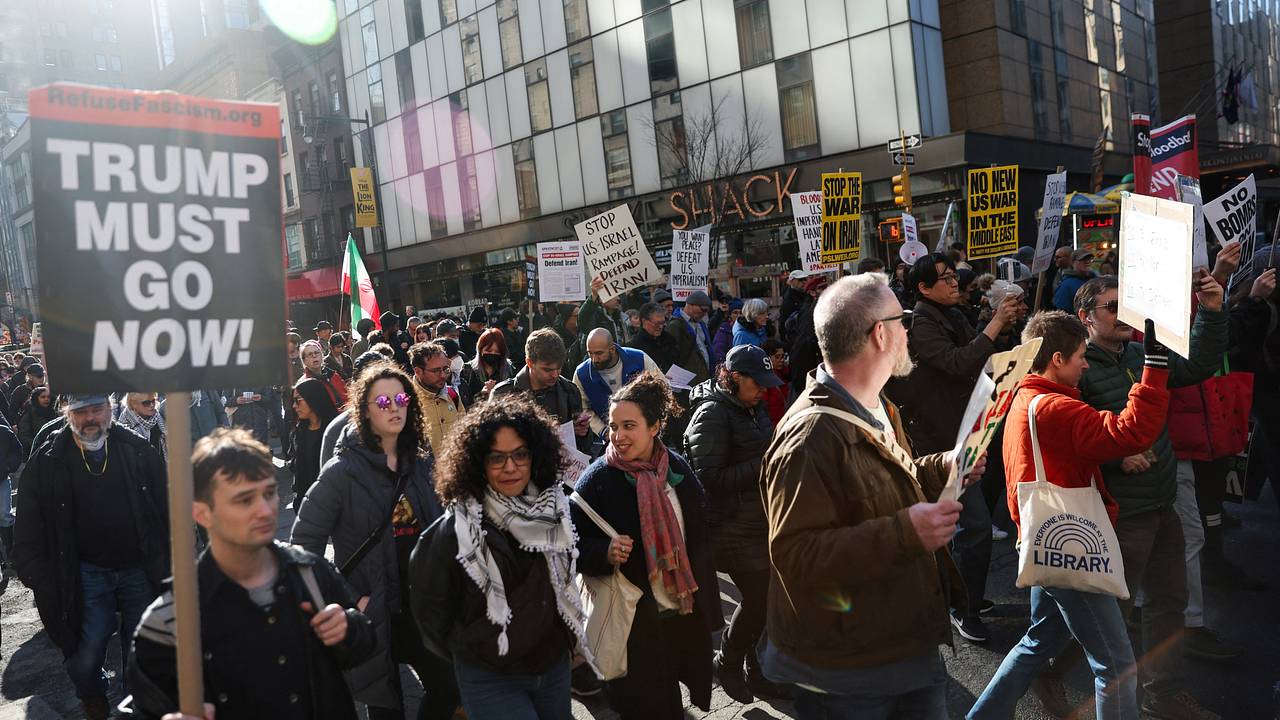В Нью-Йорке начался митинг против операции США в Иране