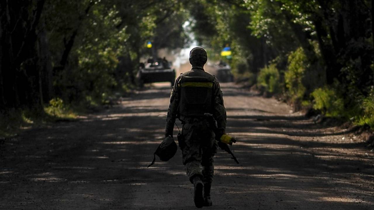 Бойцы ВСУ пожаловались на воровство личных денег и телефонов Бойцы ВСУ пожаловались на воровство личных денег и телефонов