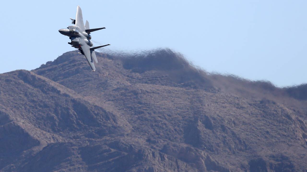 «Историческое унижение!» В Кувейте разбился американский истребитель F 15. Катапультировавшегося пилота увезли в багажнике авто «Историческое унижение!» В Кувейте разбился американский истребитель F 15. Катапультировавшегося пилота увезли в багажнике авто