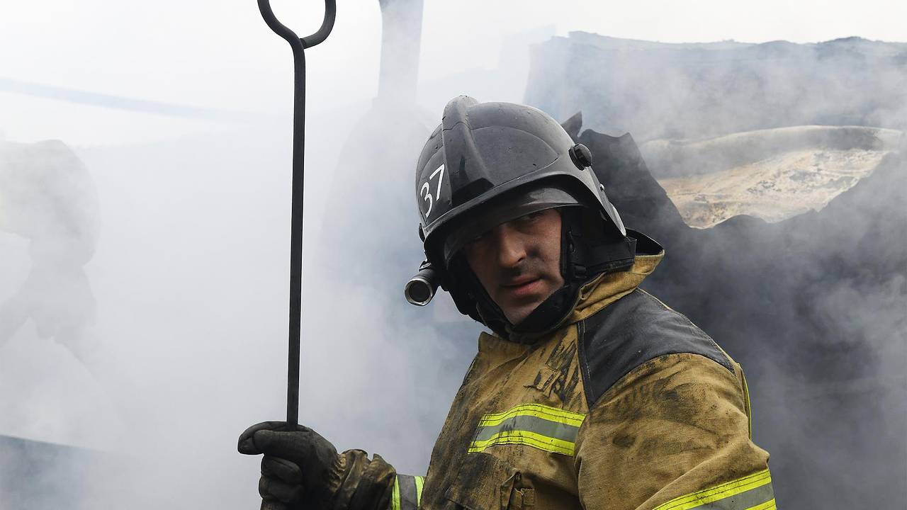 Обстановка на горевшем после атаки ВСУ топливном терминале в Новороссийске изменилась