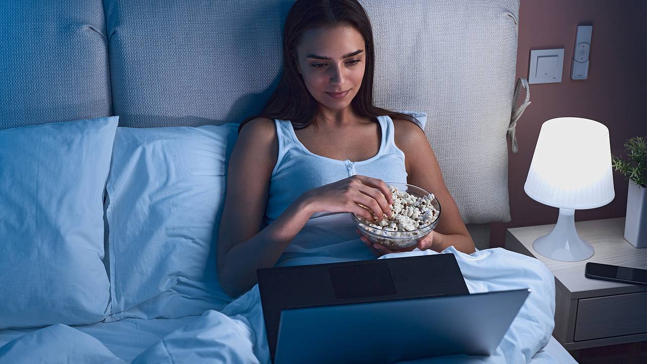 Врач предупредила о пагубном влиянии сериалов по вечерам