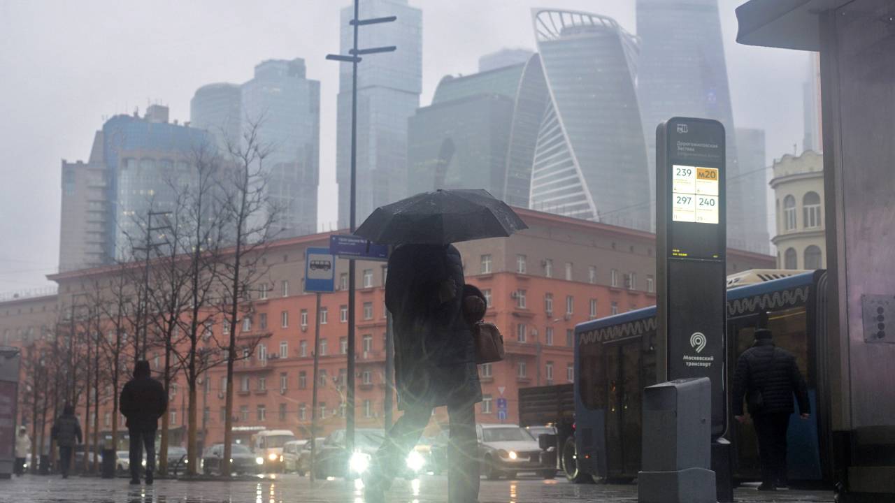 Москвичам назвали время окончания дождя
