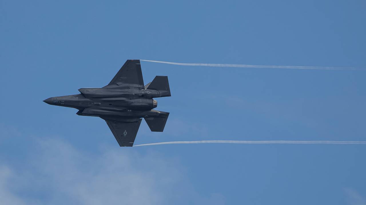 Норвежские F  35A встретились с «Русскими витязями»