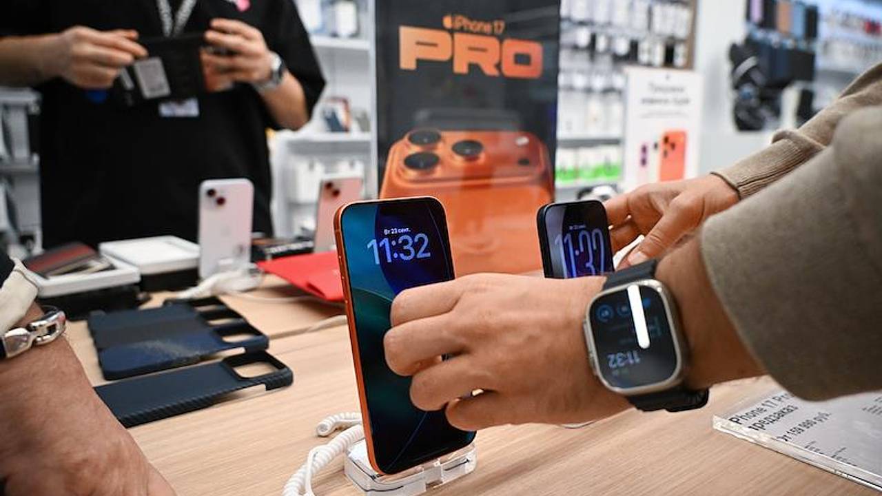 Названа цена дешевого iPhone в России