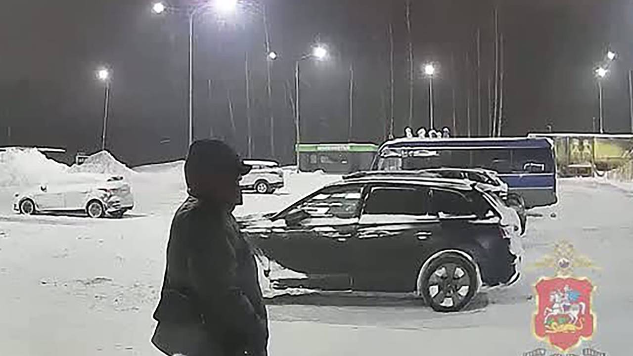 Дерзкая кража портфеля с 10 миллионами рублей из машины попала на видео
