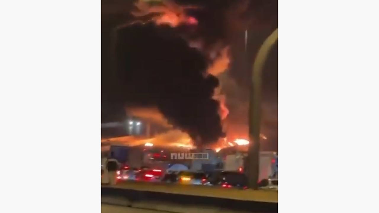 Горящее от ударов БПЛА посольство США попало на видео