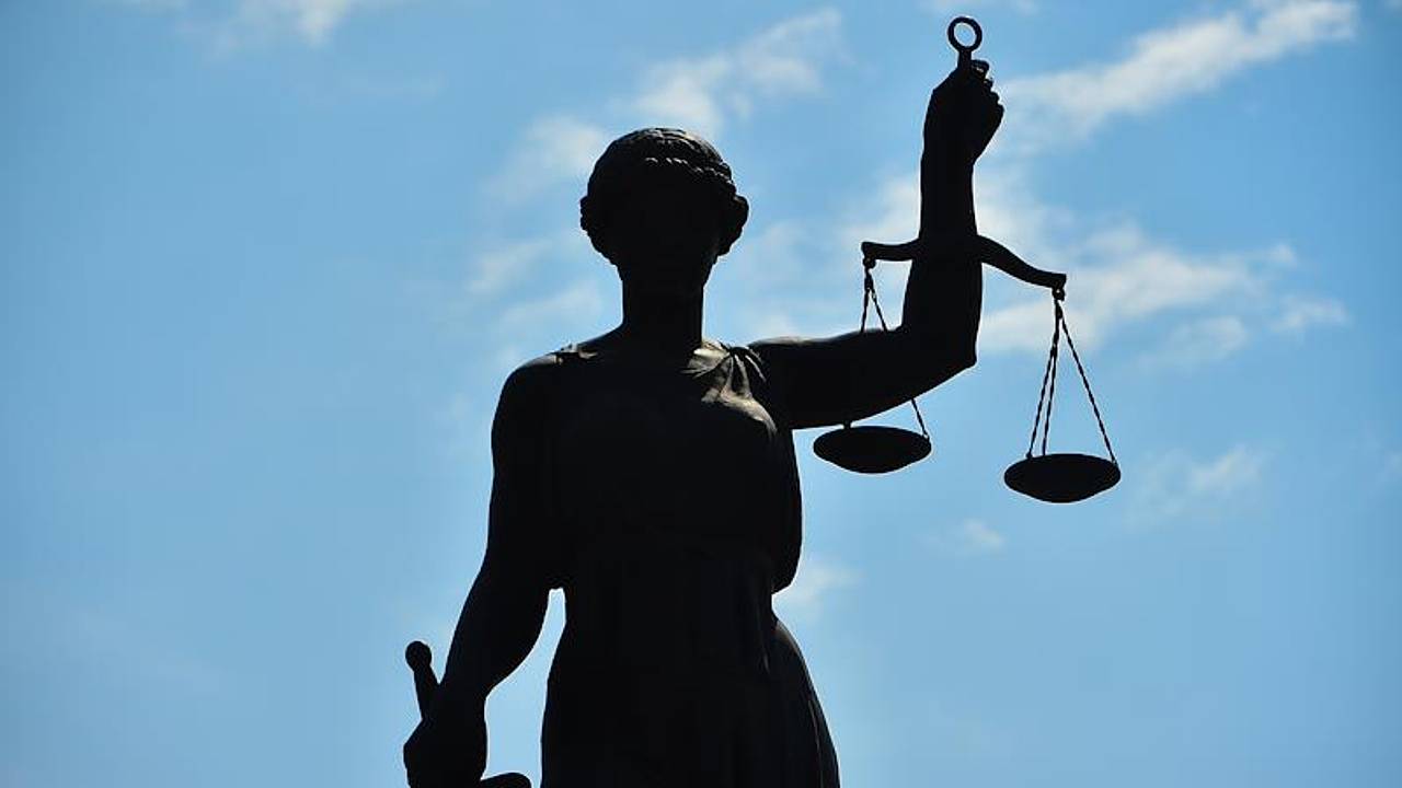 Преступника выдал совершенный более 20 лет назад звонок