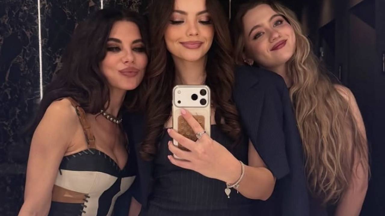 Солистка группы «Винтаж» показала внешность дочерей на совместном фото