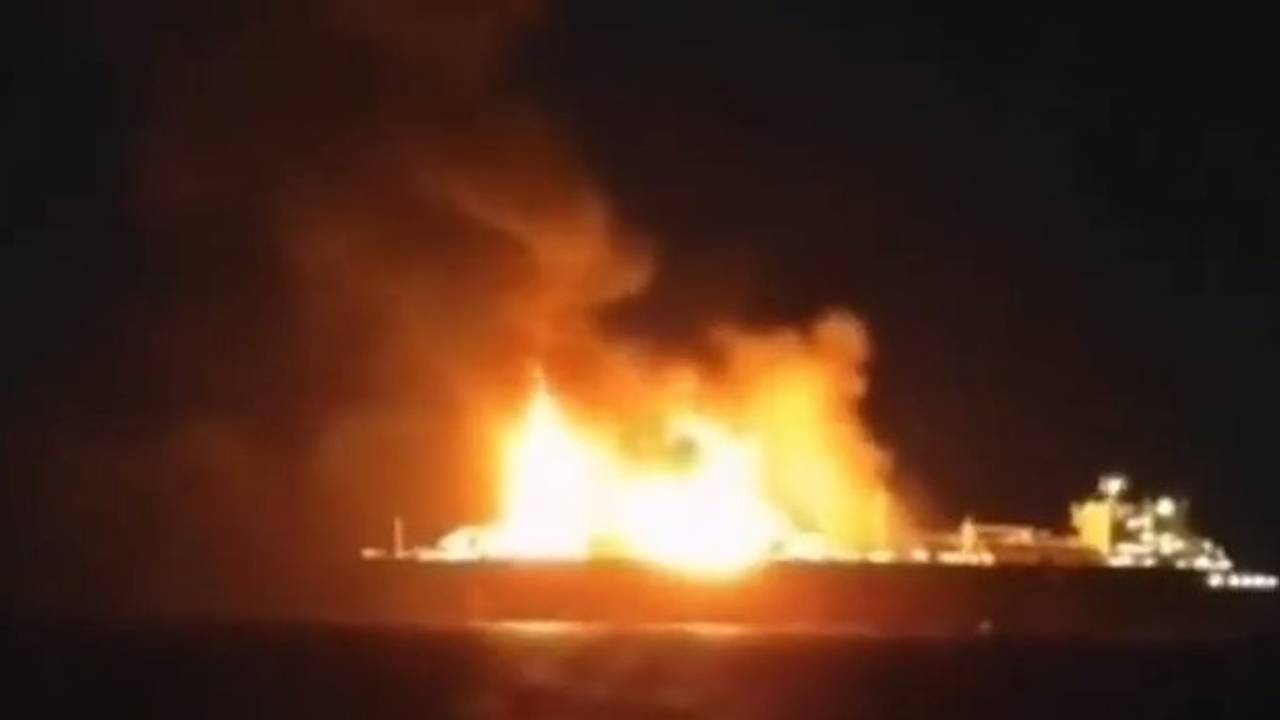 В Средиземном море загорелся предположительно принадлежащий России танкер-газовоз