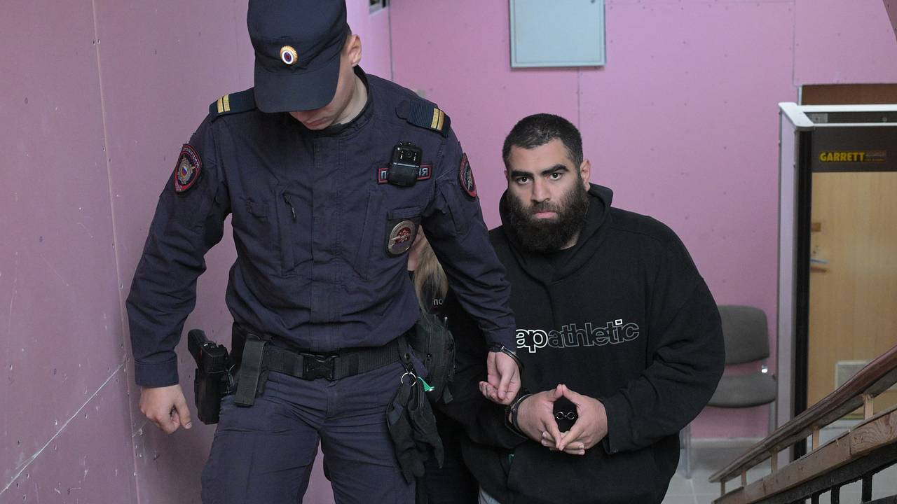 Блогера Маркаряна отправили в колонию за оскорбление в интернете. Он обматерил героя-красноармейца Матросова