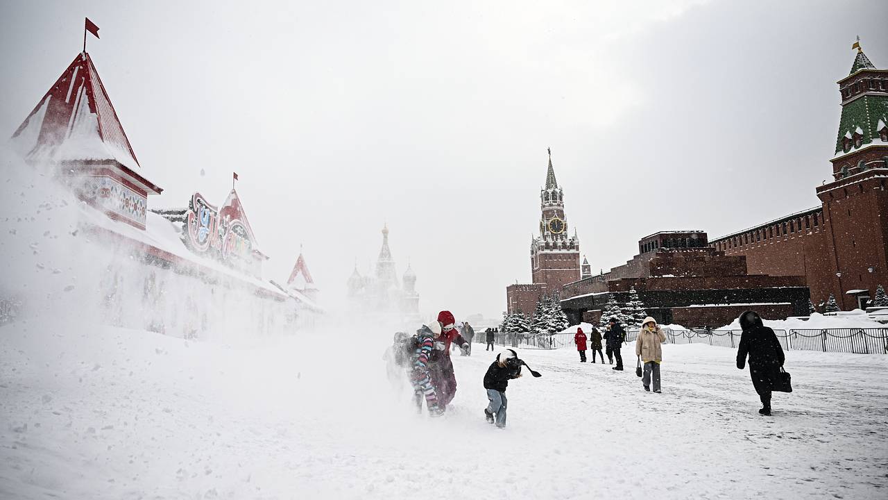 Назван срок схода снега в Москве
