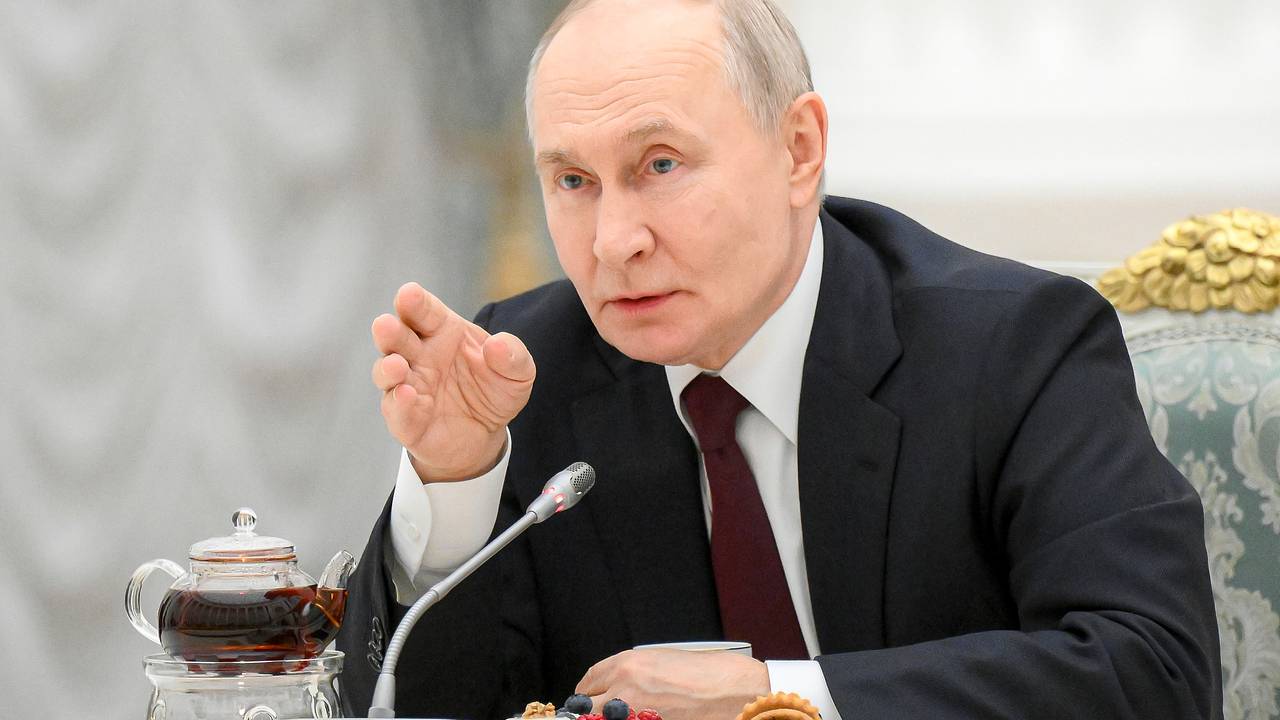Путин высказался о берущих на себя мужские обязанности россиянках