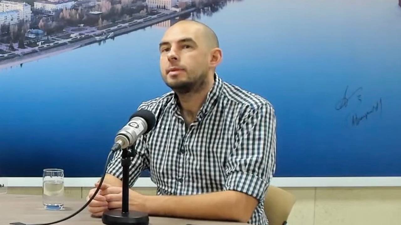 Ведущего новостного YouTube-канала объявили в России в розыск