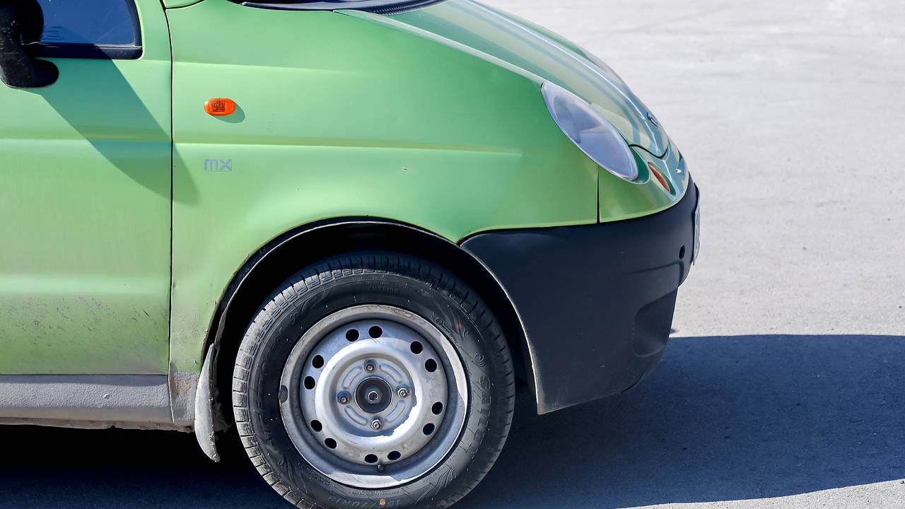 Автослесарь угнал Matiz россиянки и протаранил на нем семь машин Автослесарь угнал Matiz россиянки и протаранил на нем семь машин