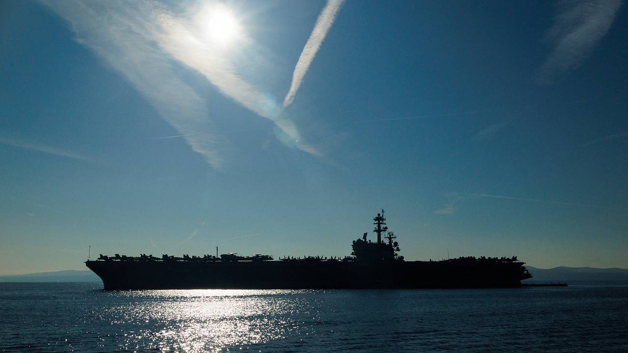США решили перебросить на Ближний Восток третий ударный авианосец США решили перебросить на Ближний Восток третий ударный авианосец
