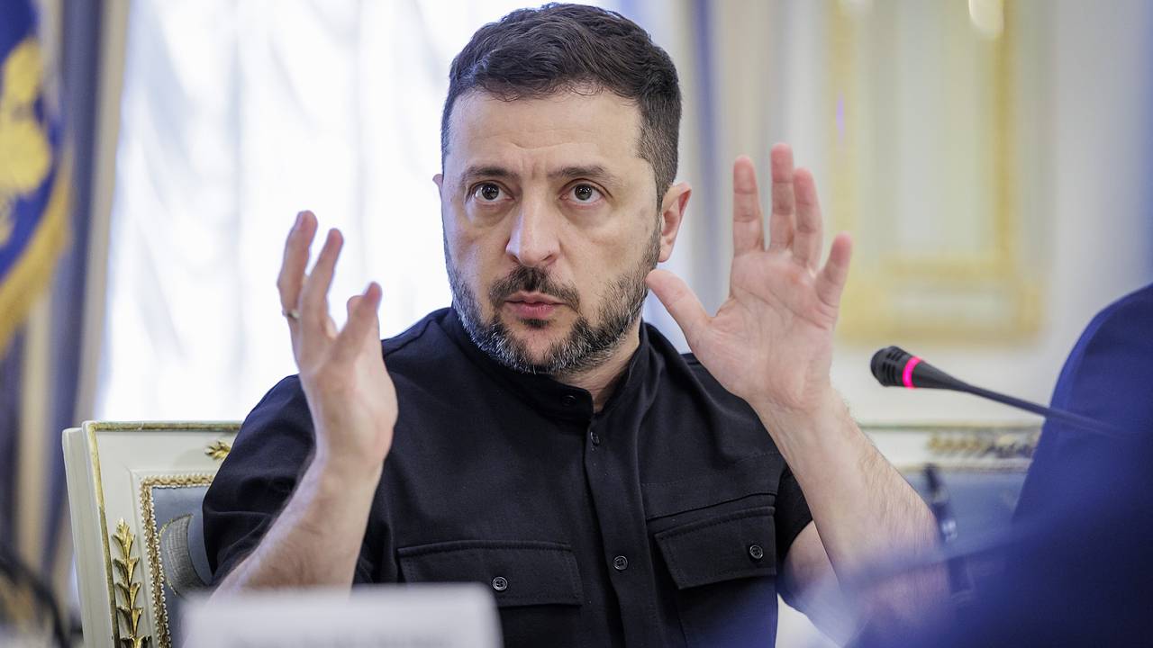В МИД сыронизировали о готовности Зеленского надеть юбку ради Трампа В МИД сыронизировали о готовности Зеленского надеть юбку ради Трампа